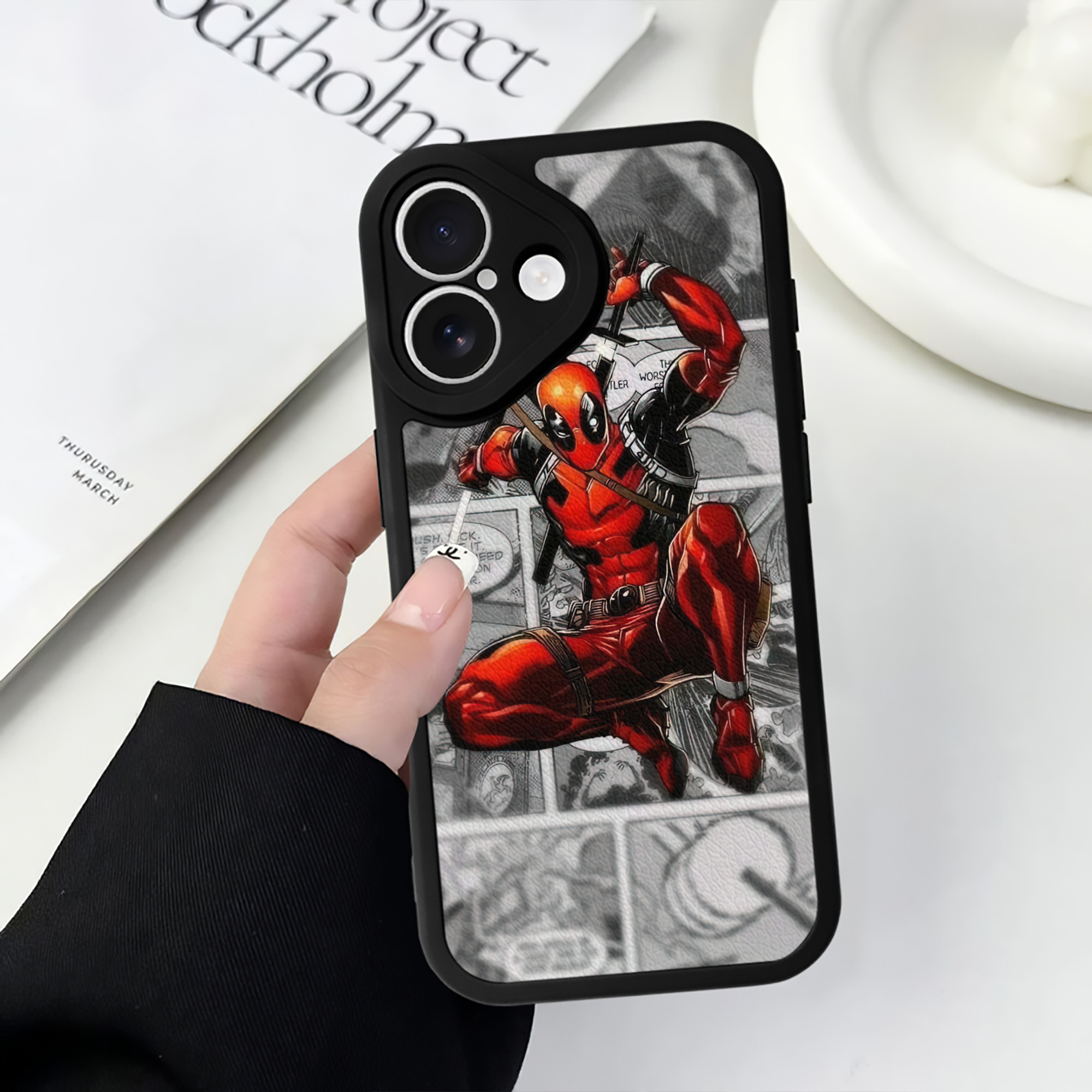 （画像用） Deadpool デッドプール 【iPhone 16シリーズ対応】シリコンスマホケース（レザー調） 材質：シリコン